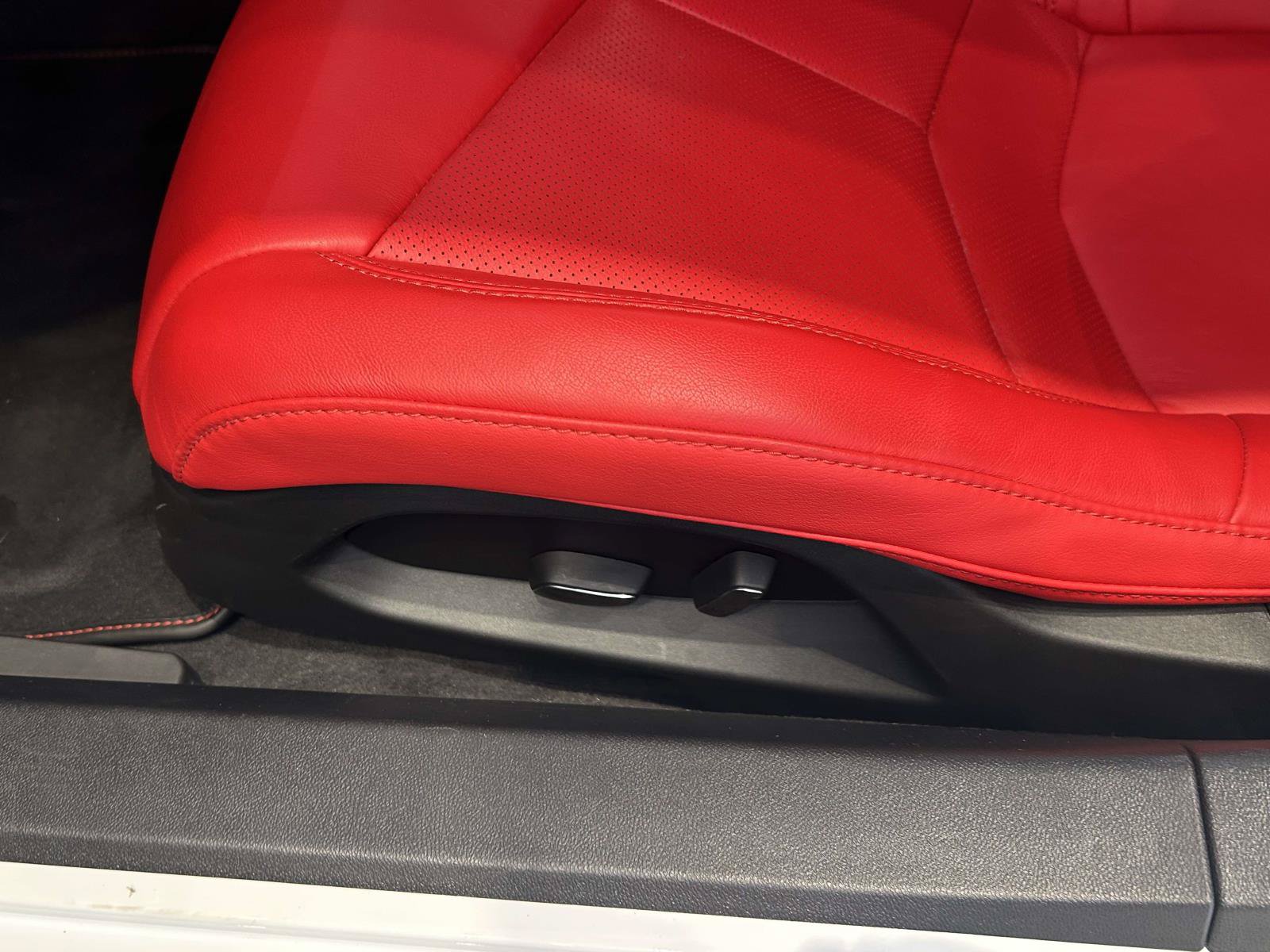 Used 2025 Chevrolet Corvette E-Ray AWD/4WD image 16