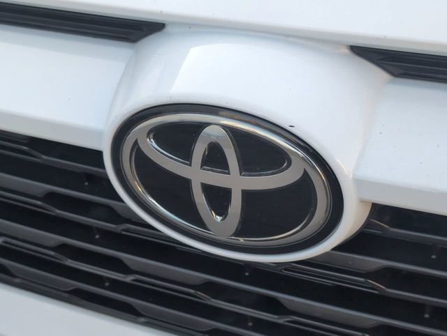 Used 2022 Toyota RAV4 LE AWD/4WD image 28