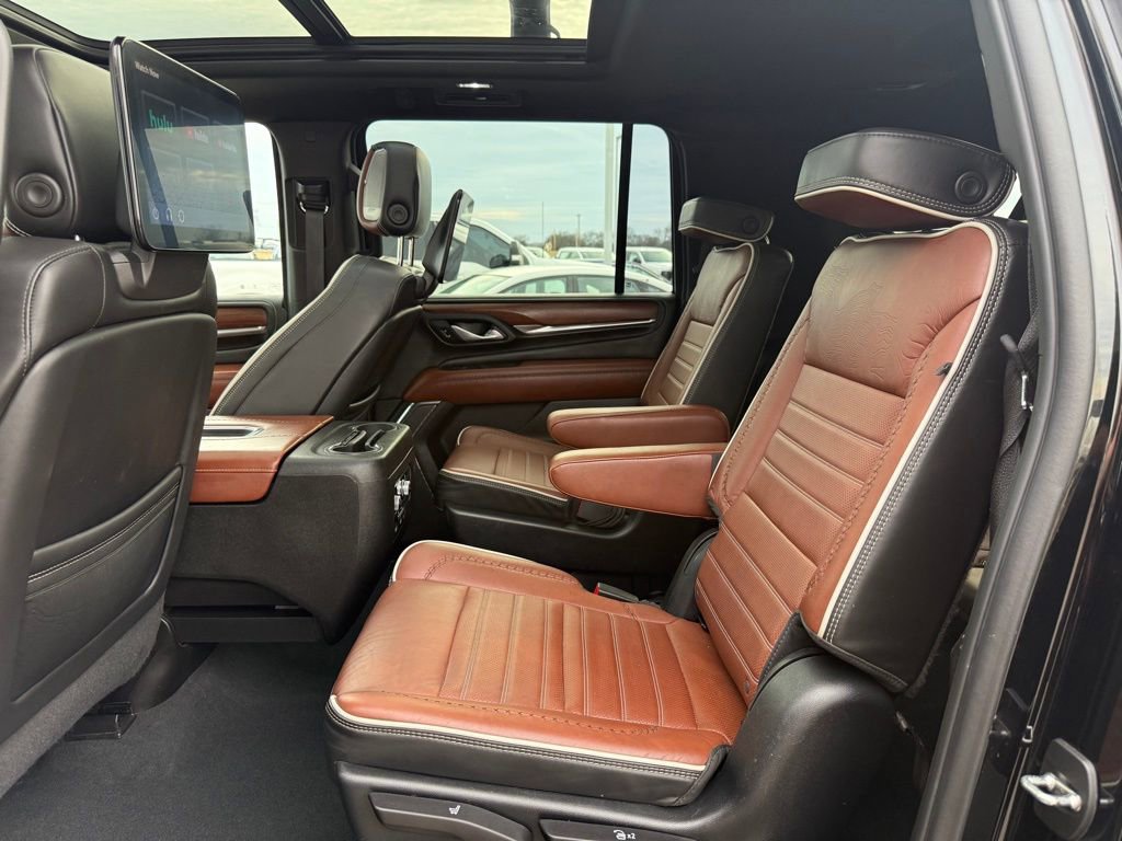 Used 2023 GMC Yukon XL Denali Ultimate image 10