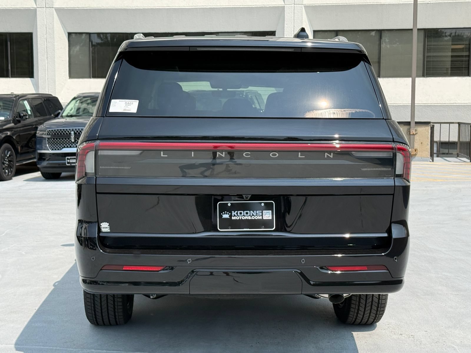 New 2026 Lincoln Navigator L Reserve AWD/4WD image 4