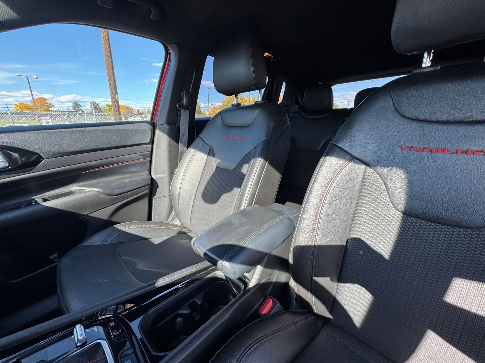 Used 2025 Jeep Compass Trailhawk image 35