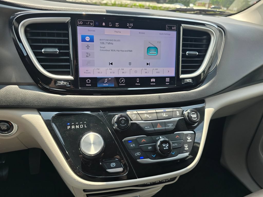 Used 2023 Chrysler Pacifica Touring-L FWD image 21