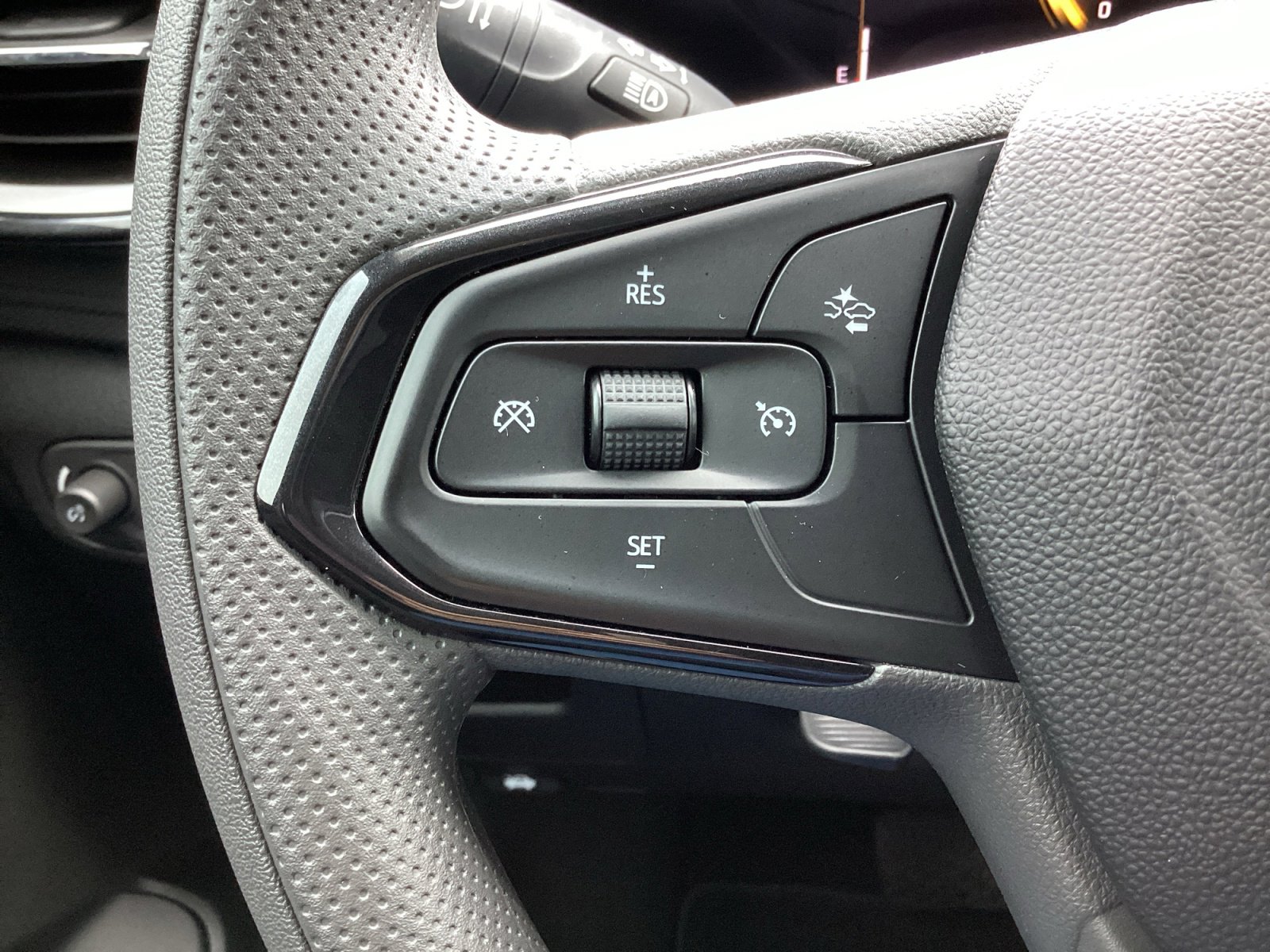 Used 2024 Chevrolet TrailBlazer LT w/ Driver Confidence Package FWD image 6