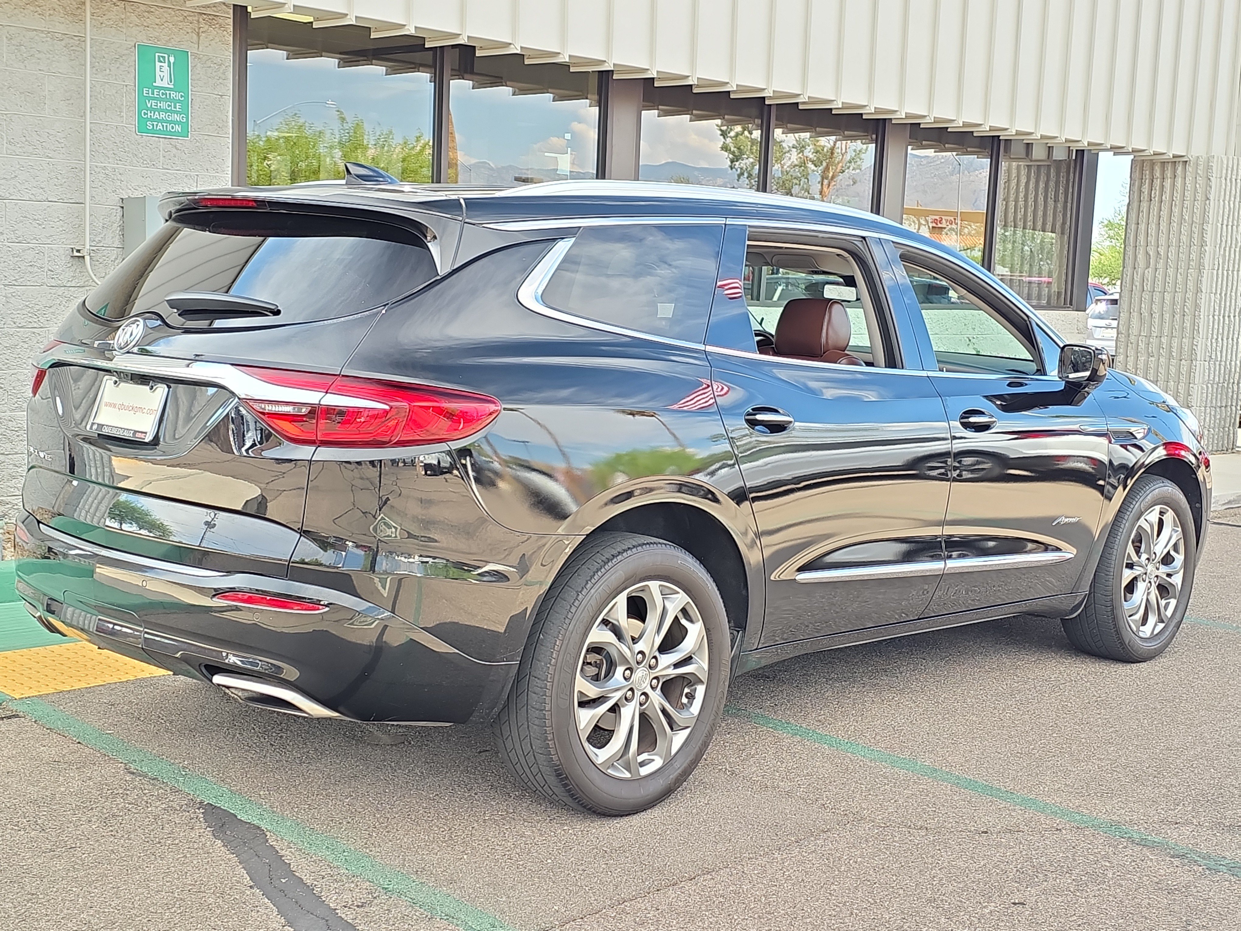 Used 2021 Buick Enclave Avenir w/ Avenir Technology Package FWD image 7