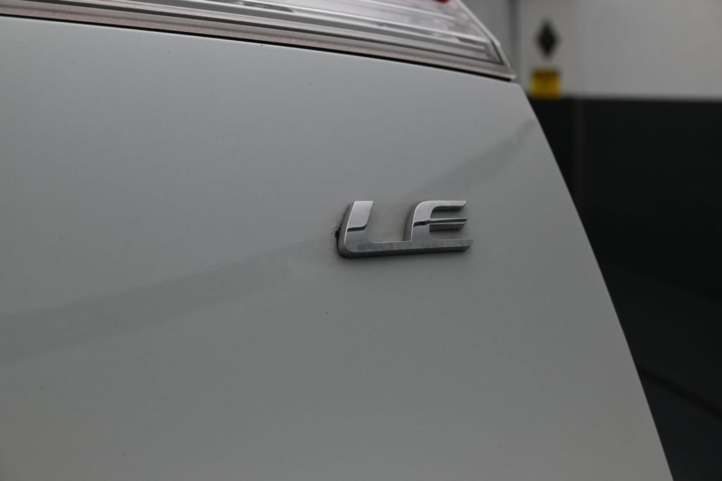Used 2025 Toyota Corolla Cross LE FWD image 33