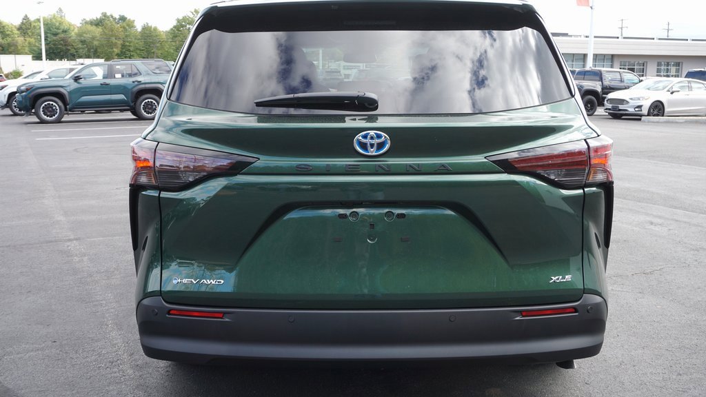 New 2025 Toyota Sienna XLE image 5