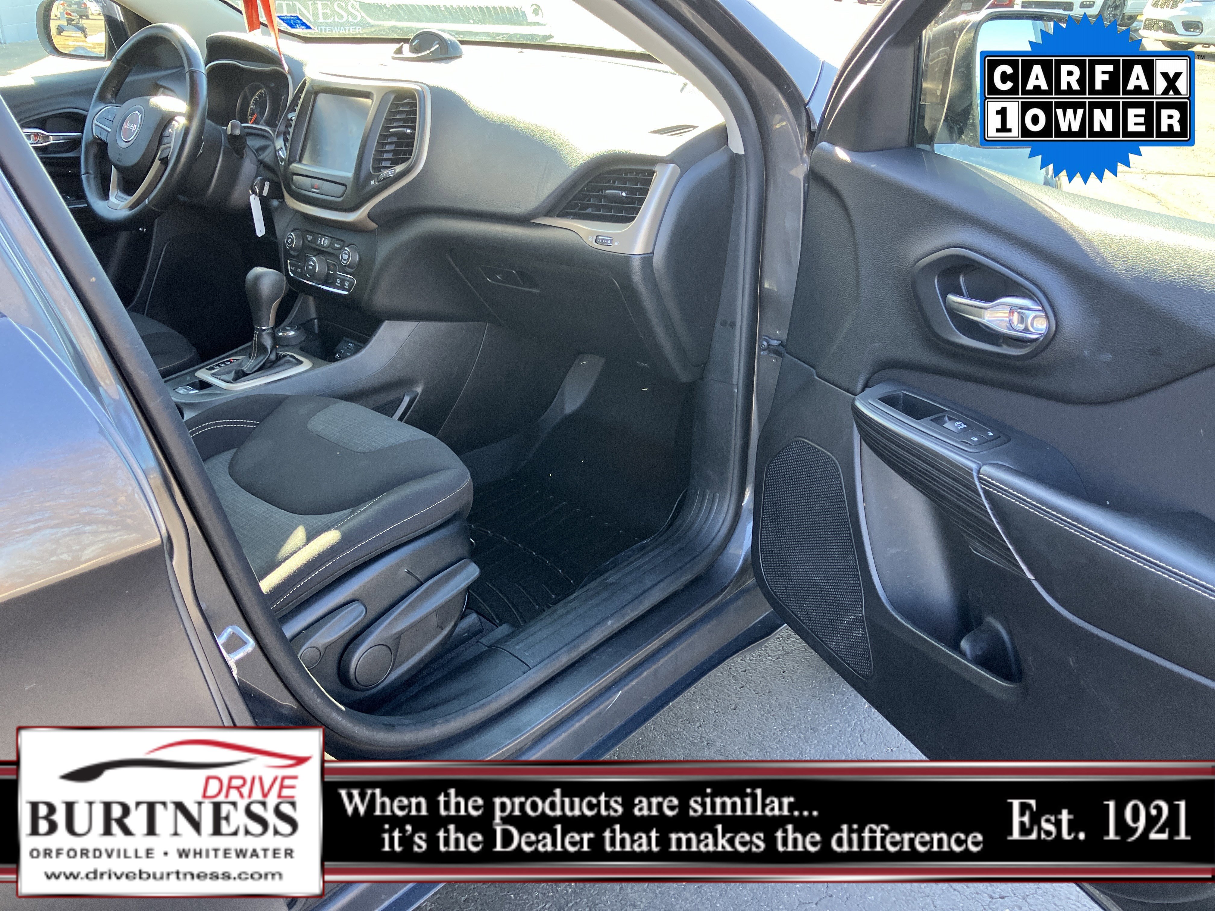 Used 2017 Jeep Cherokee Latitude w/ Cold Weather Group image 26