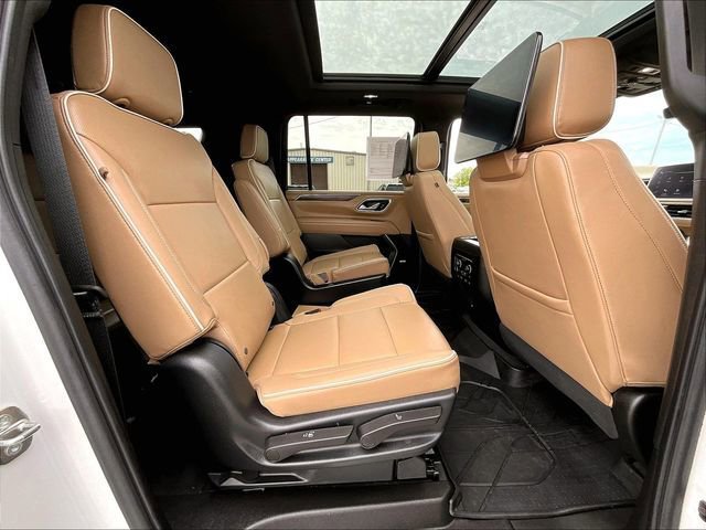 Used 2023 Chevrolet Suburban Premier w/ Advanced Technology Package AWD/4WD image 16