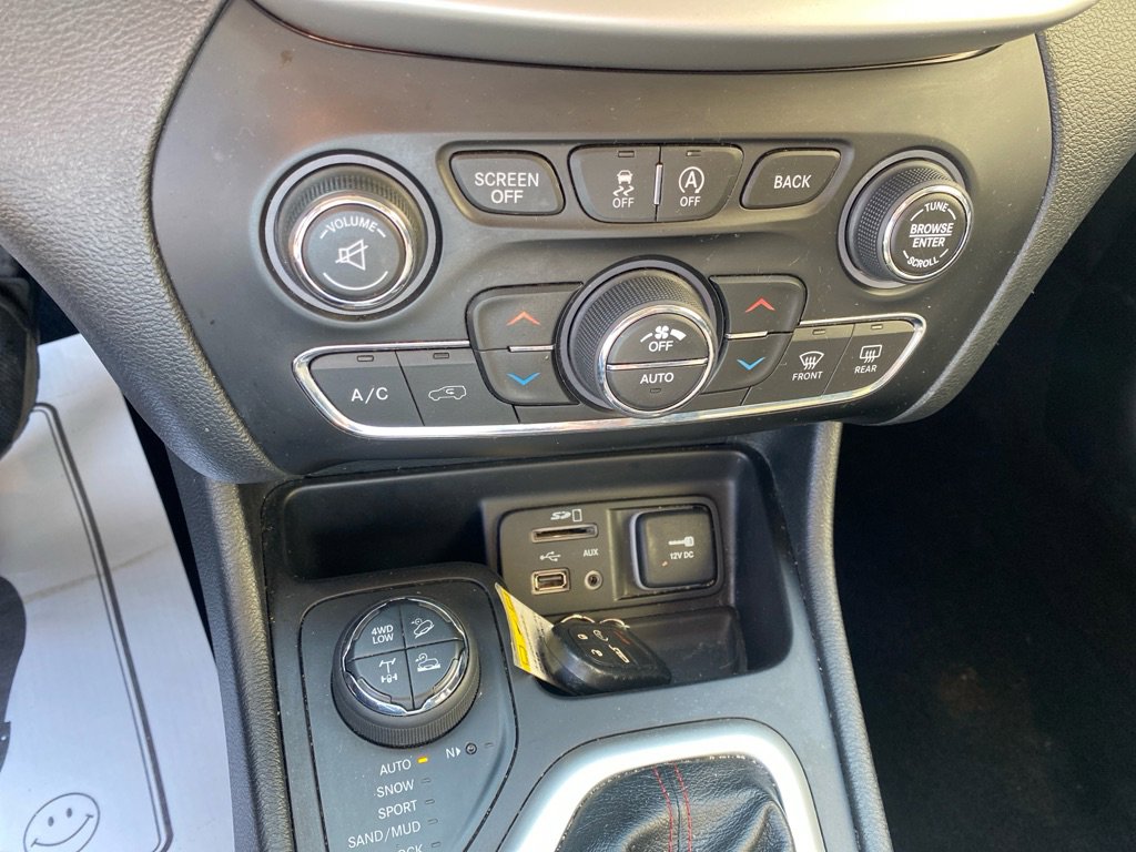 Used 2018 Jeep Cherokee Trailhawk w/ Comfort/Convenience Group image 18