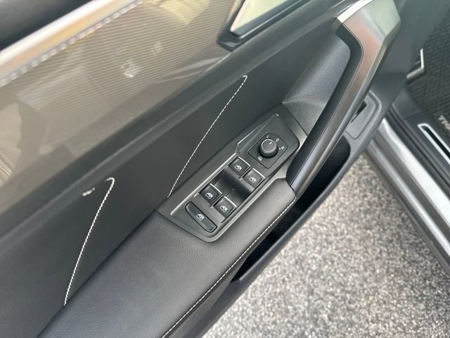 Certified 2024 Volkswagen Tiguan SE R-Line image 12