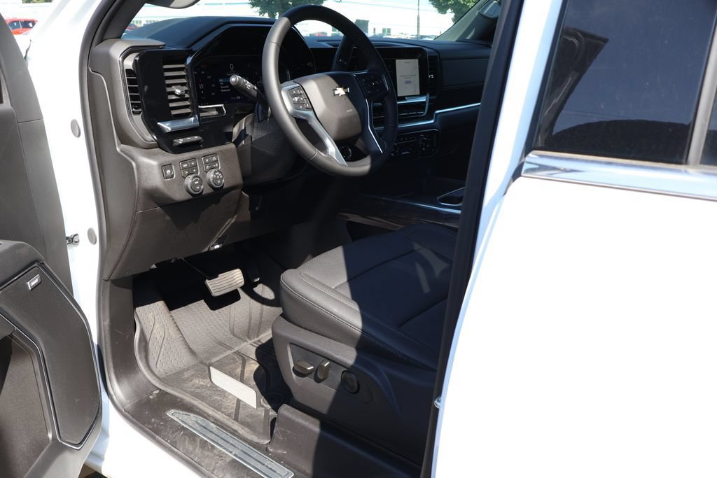 New 2026 Chevrolet Silverado 3500 LTZ w/ LTZ Premium Package AWD/4WD image 12