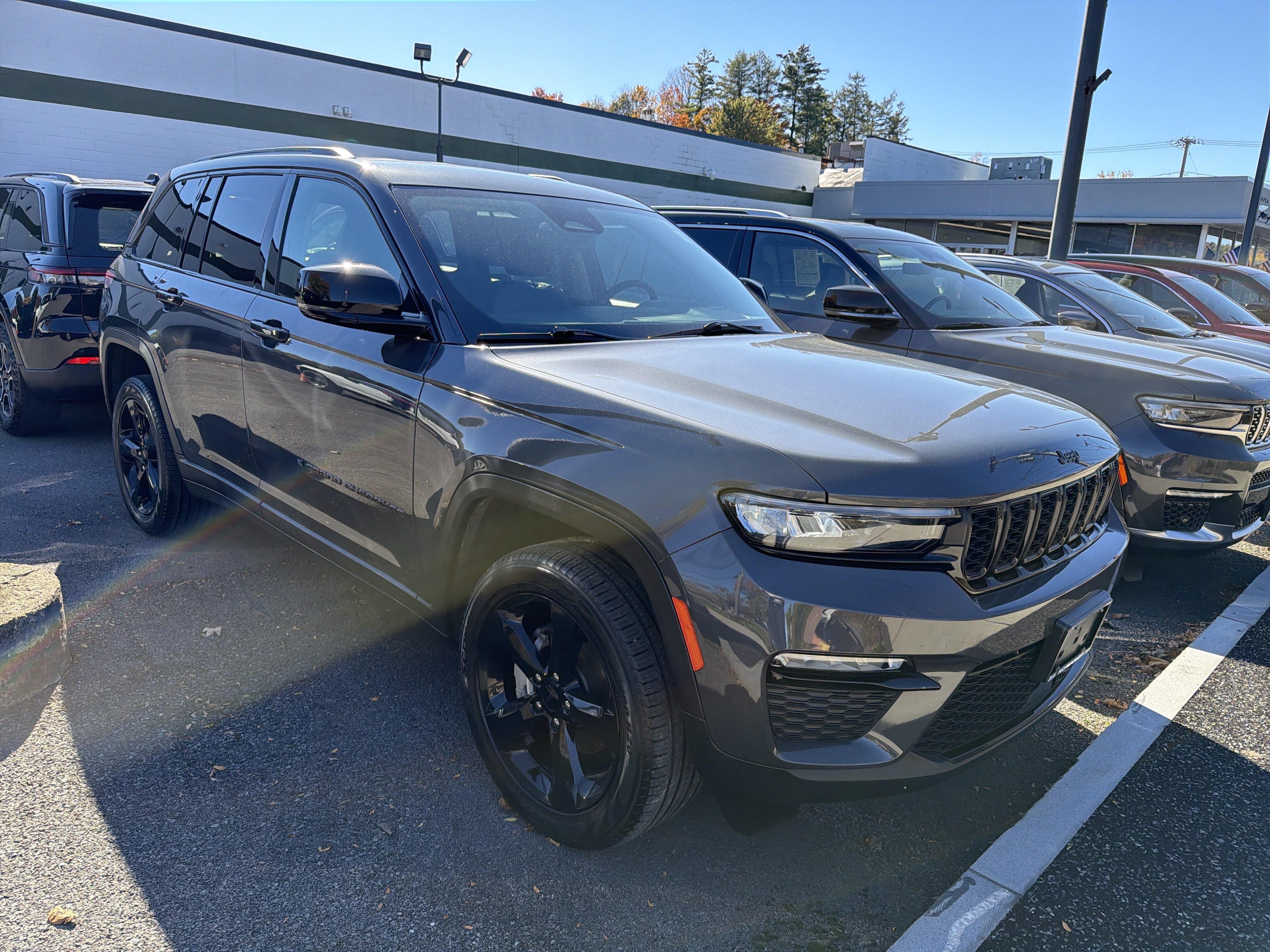 Used 2024 Jeep Grand Cherokee Limited w/ Black Appearance Package AWD/4WD image 2