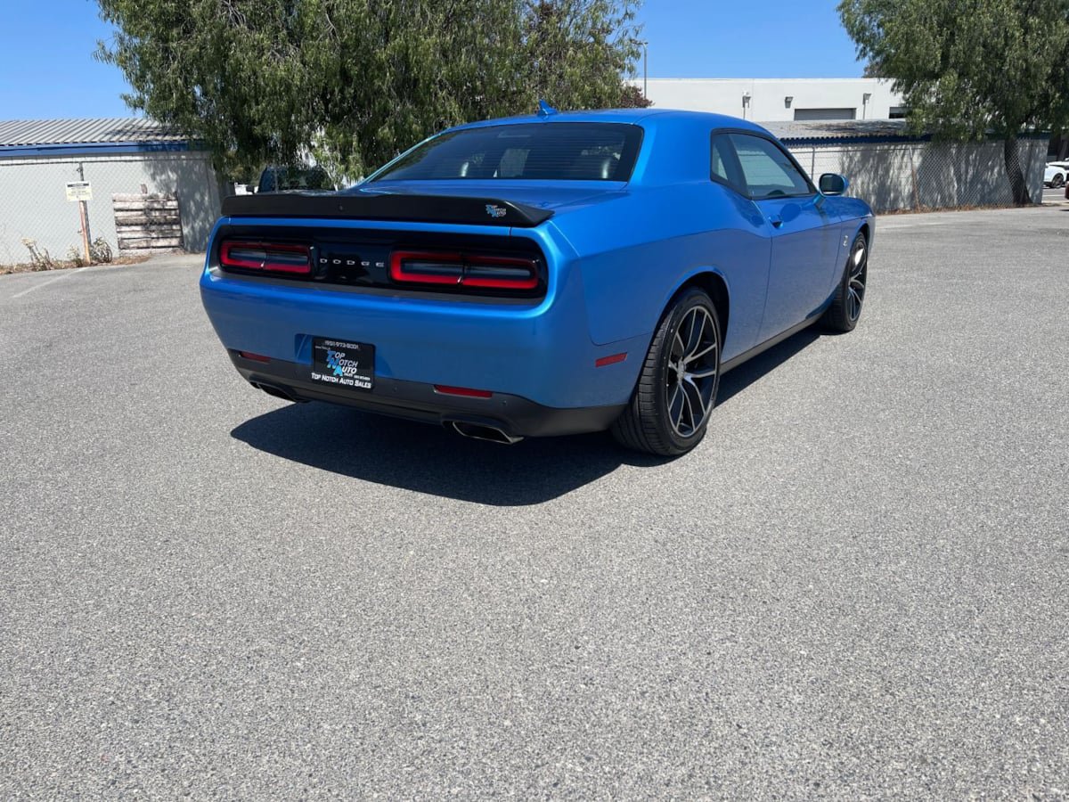 Used 2016 Dodge Challenger R/T Scat Pack w/ Leather Interior Group RWD image 5