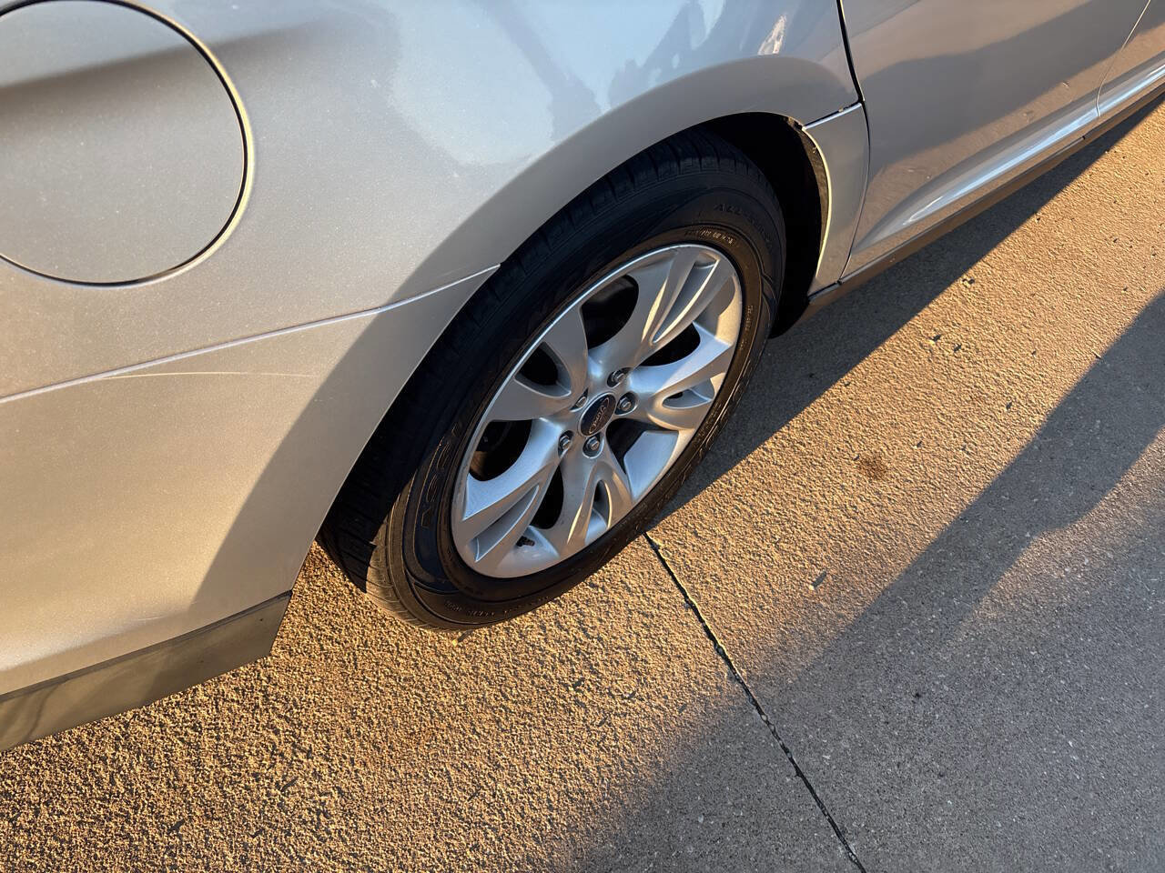 Used 2012 Ford Taurus SEL image 11