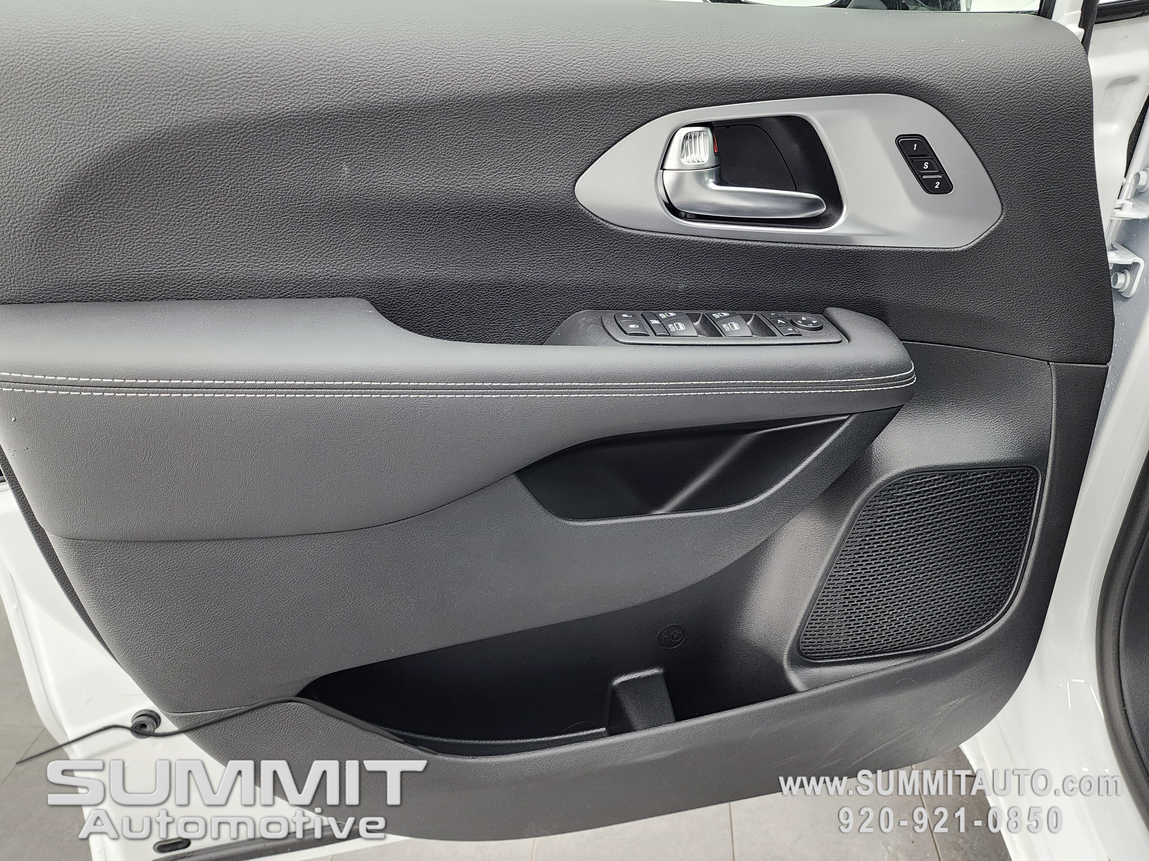 New 2026 Chrysler Pacifica Limited w/ S Appearance Package image 43