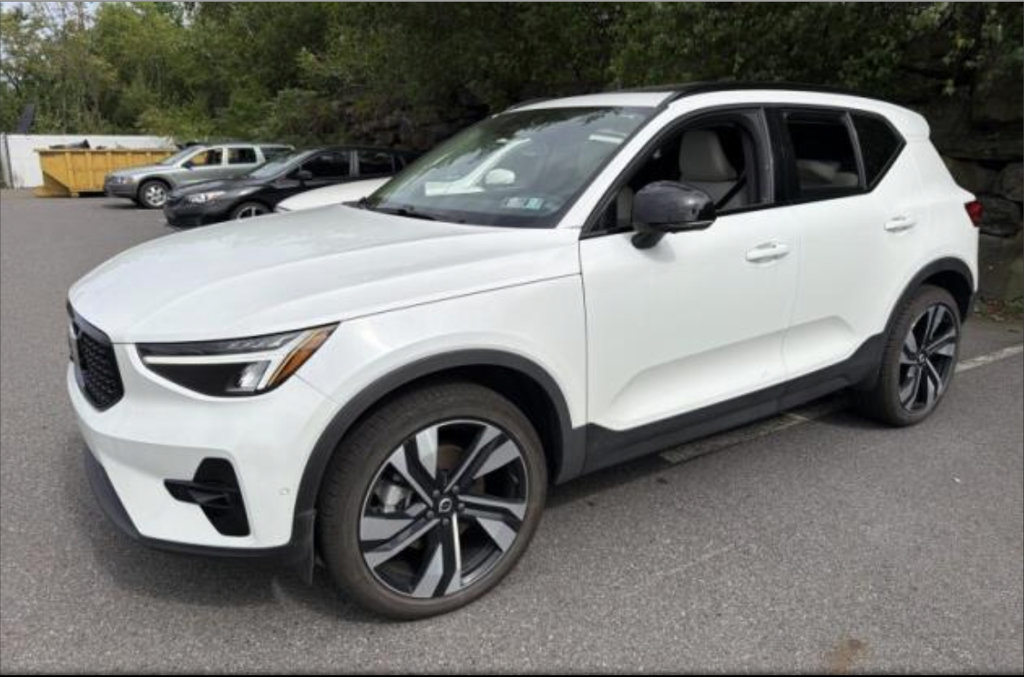Used 2024 Volvo XC40 B5 Plus w/ Protection Package Premier AWD/4WD image 15