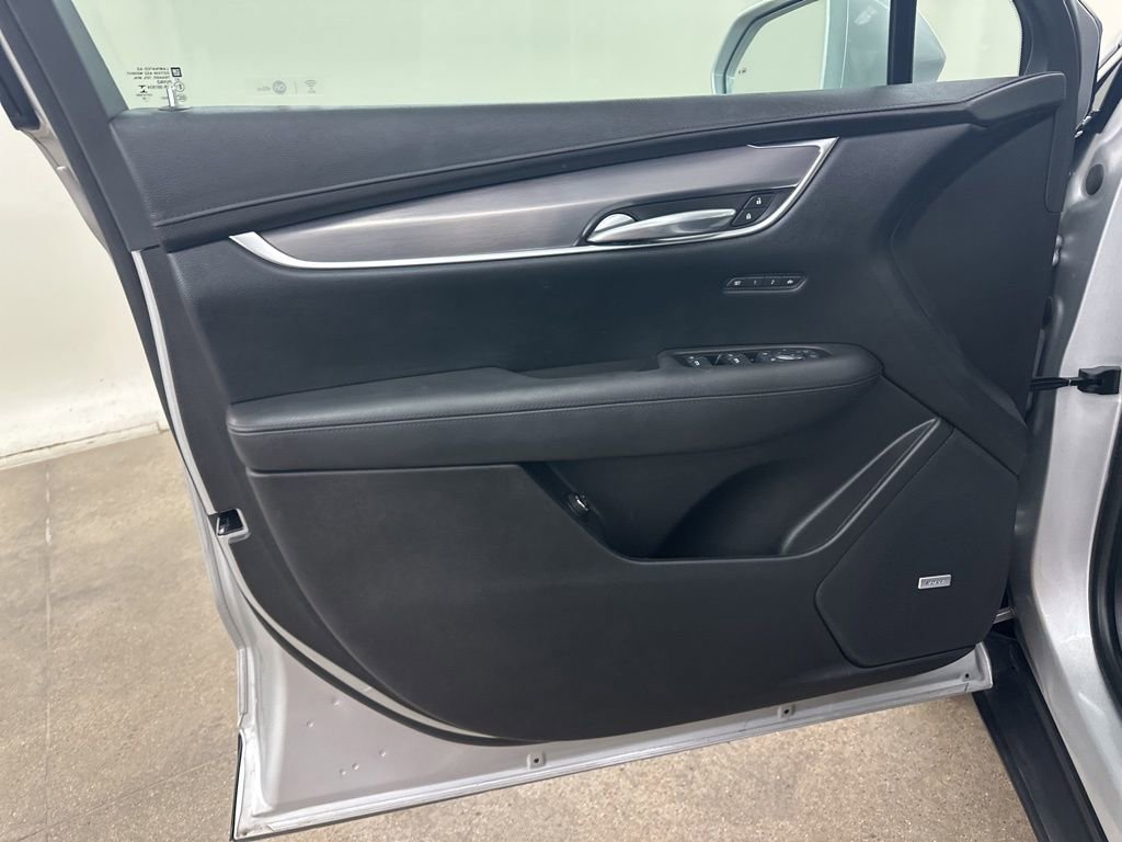 Used 2017 Cadillac XT5 Luxury FWD image 32