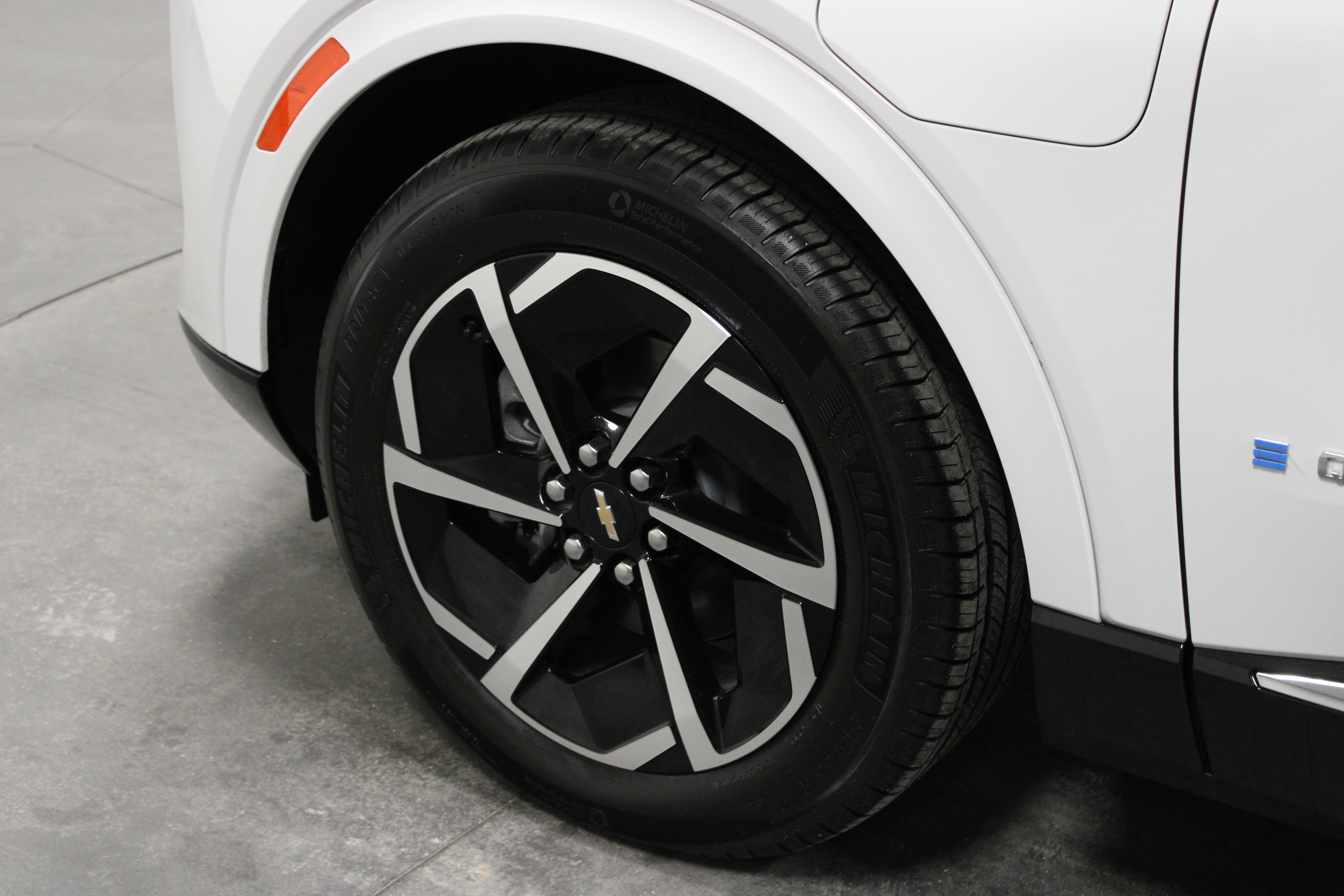 Used 2025 Chevrolet Equinox EV LT w/ Convenience Package image 10