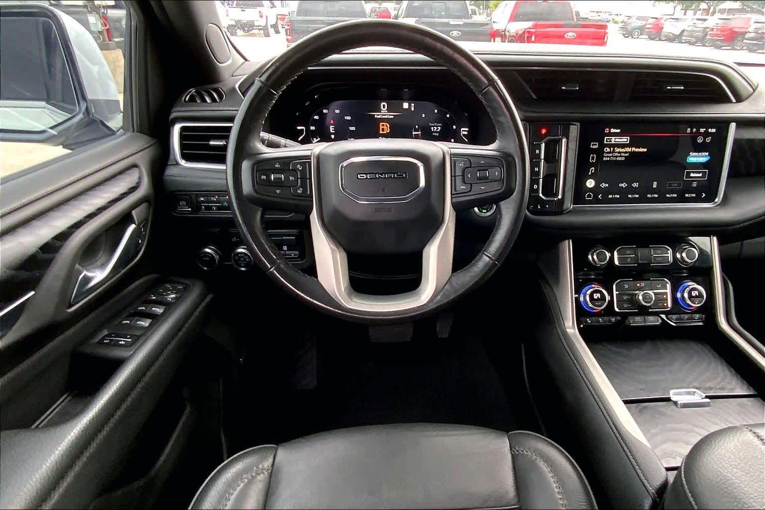 Used 2022 GMC Yukon Denali w/ Denali Premium Package image 6