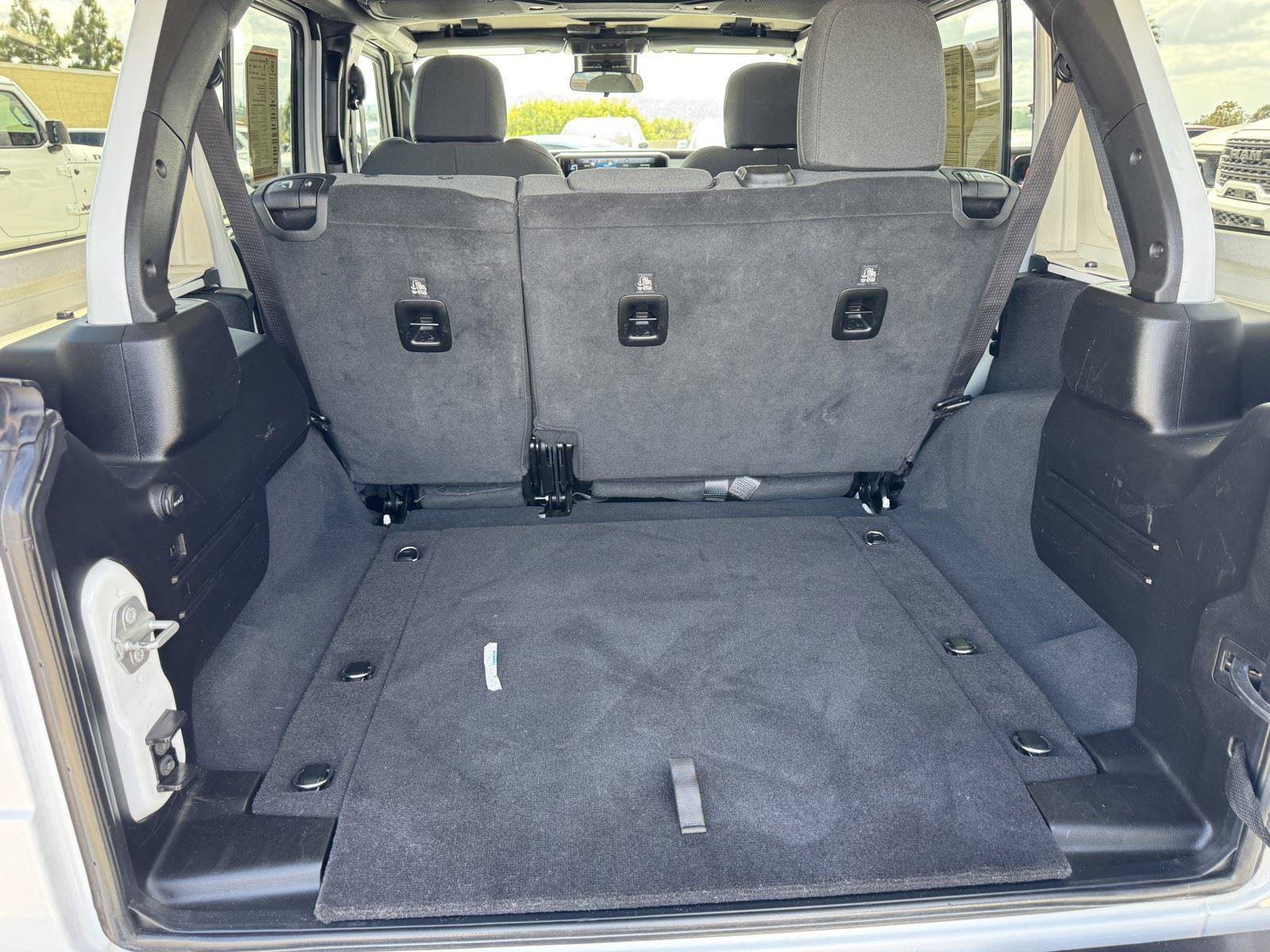 Used 2025 Jeep Wrangler Unlimited Sahara AWD/4WD image 14