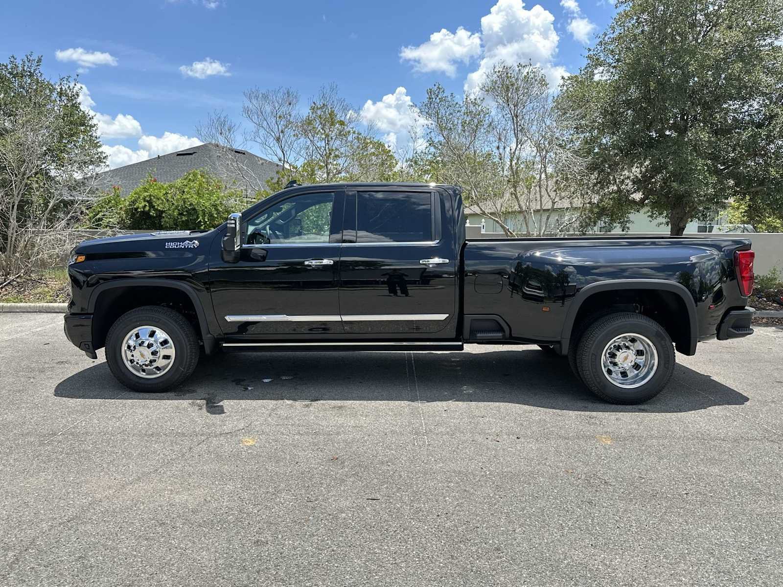 New 2026 Chevrolet Silverado 3500 High Country w/ High Country Premium Package AWD/4WD image 3