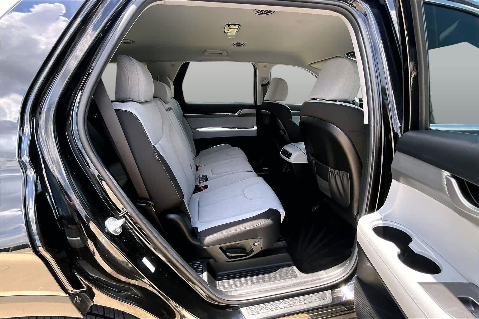 Used 2025 Hyundai Palisade SE FWD image 19