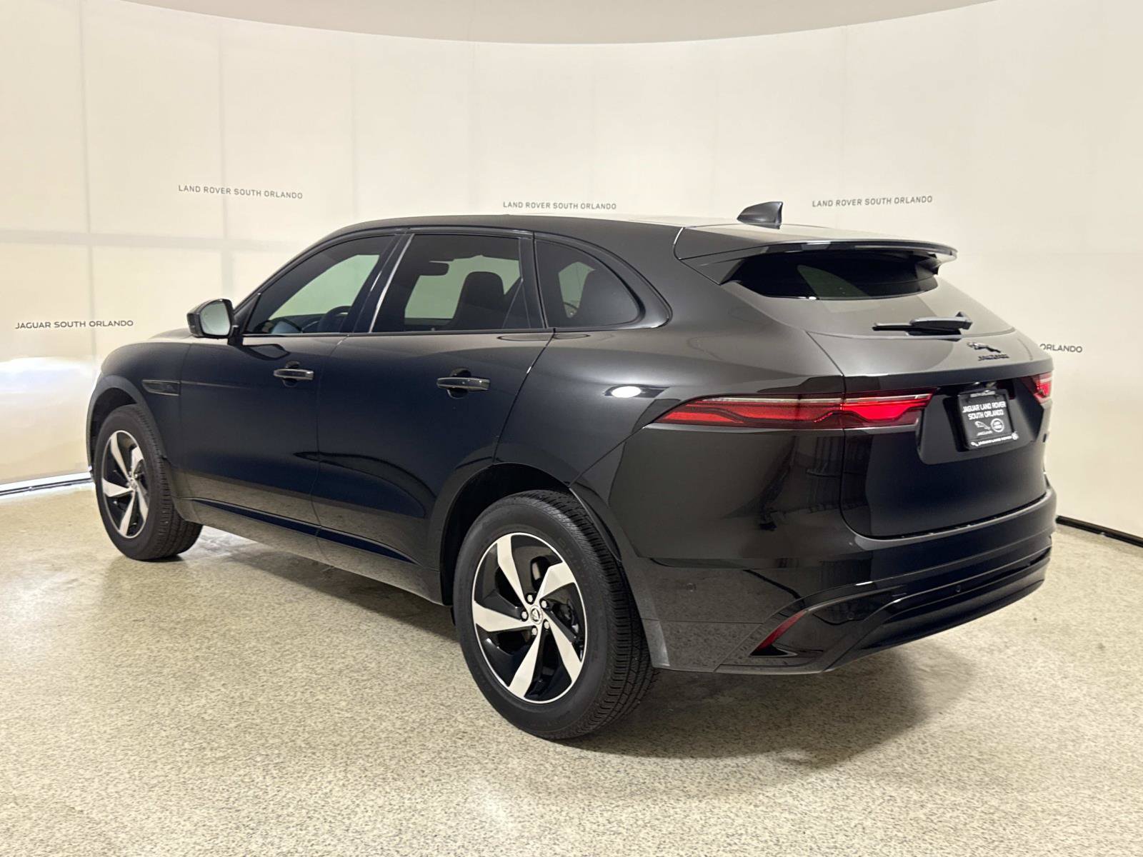 Certified 2026 Jaguar F-PACE R-Dynamic S AWD/4WD image 3