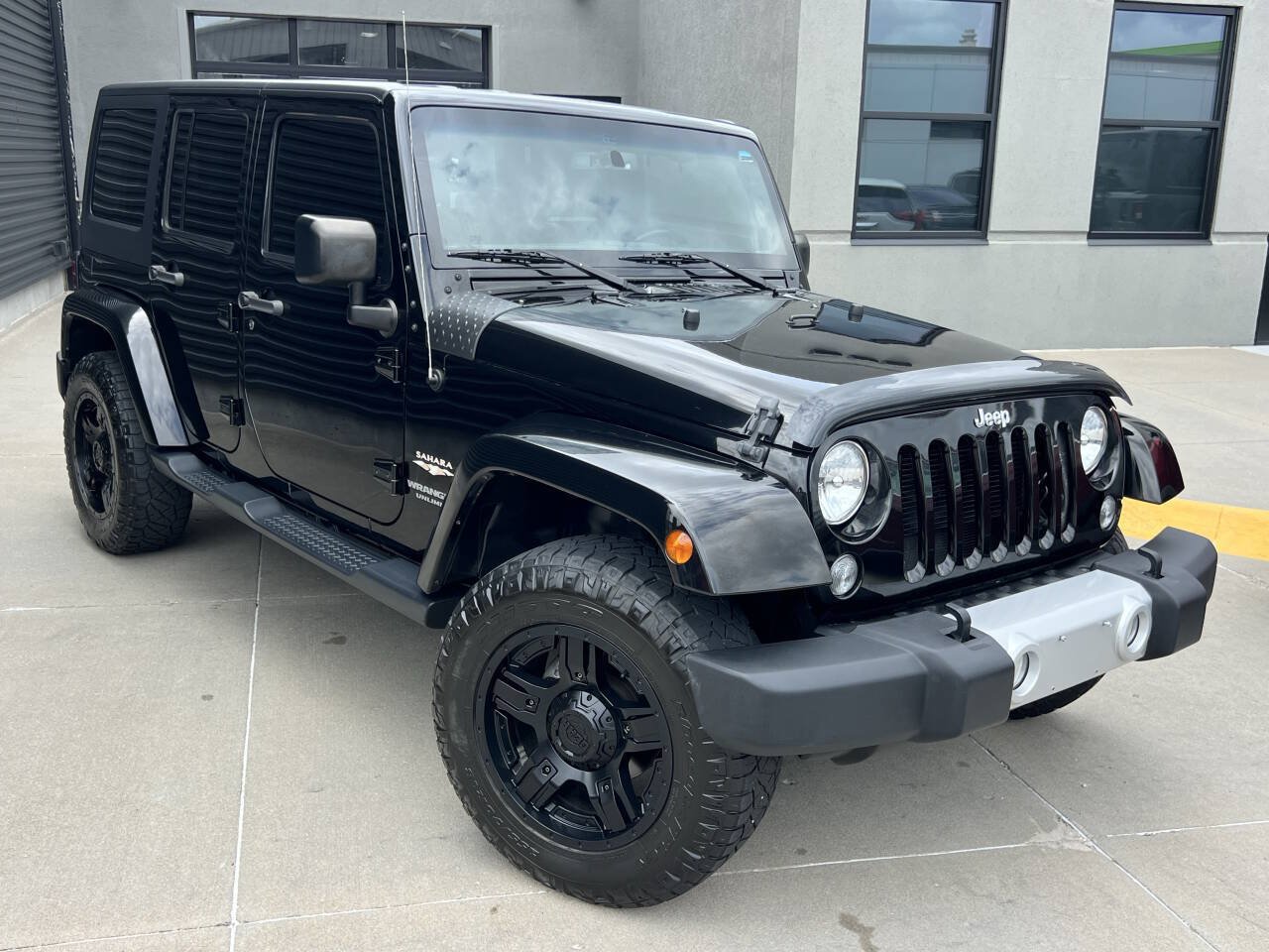 Used 2015 Jeep Wrangler Unlimited Sahara w/ Connectivity Group AWD/4WD image 6