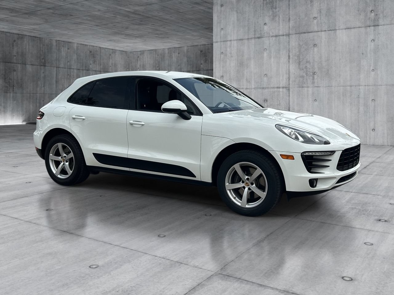 Used 2017 Porsche Macan AWD/4WD image 7
