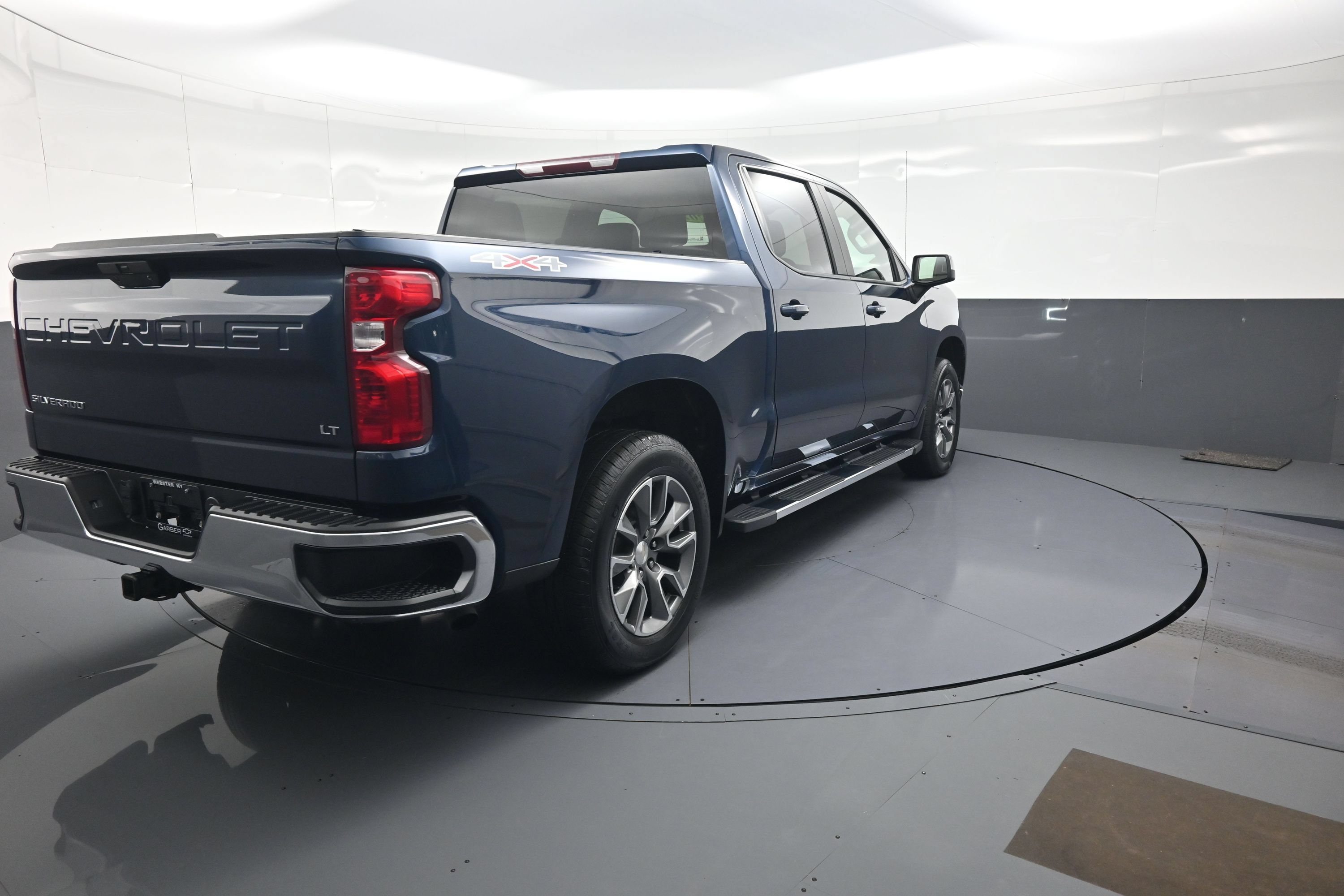 Used 2021 Chevrolet Silverado 1500 LT AWD/4WD image 3