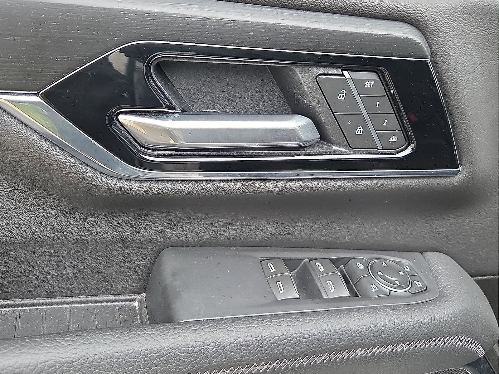 Used 2025 GMC Yukon Denali image 14