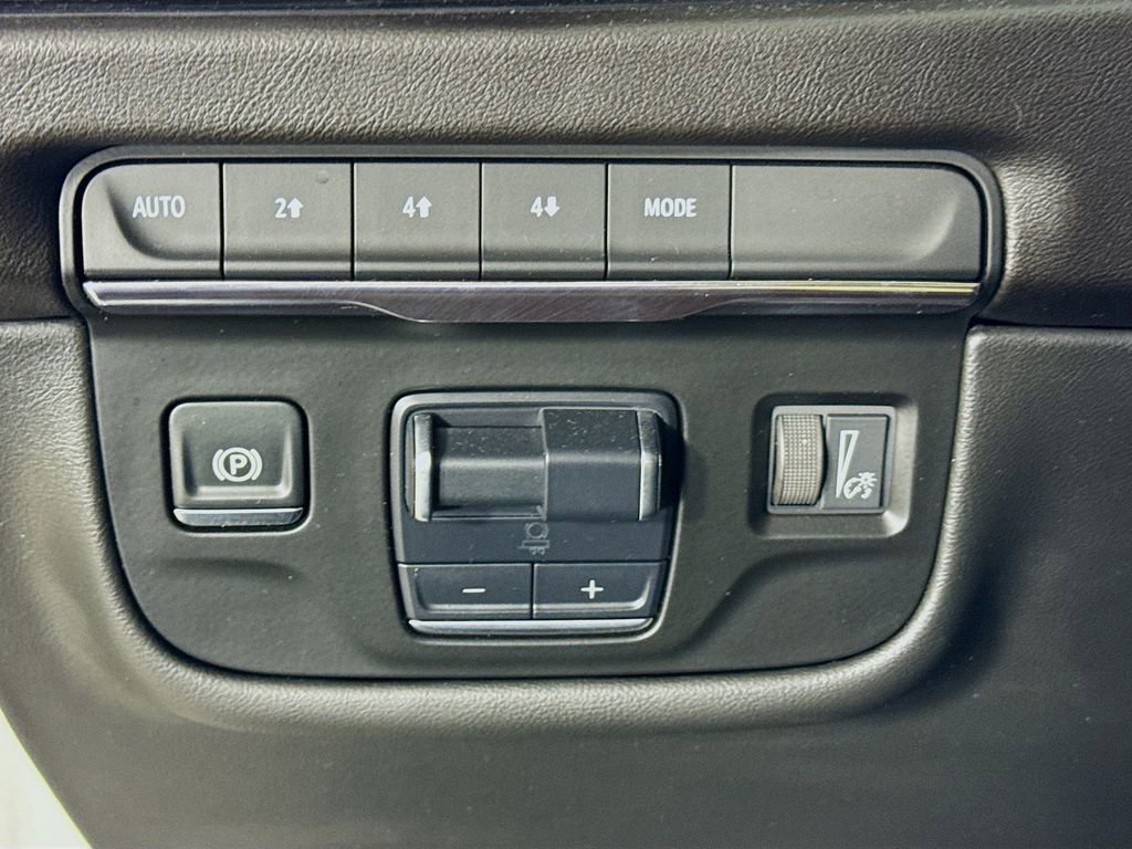 Used 2025 Cadillac Escalade Sport w/ LPO, Floor Liner Package AWD/4WD image 10