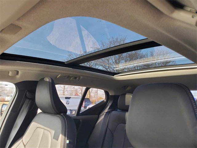 Certified 2025 Volvo XC40 B5 Core w/ Protection Package Premier image 13