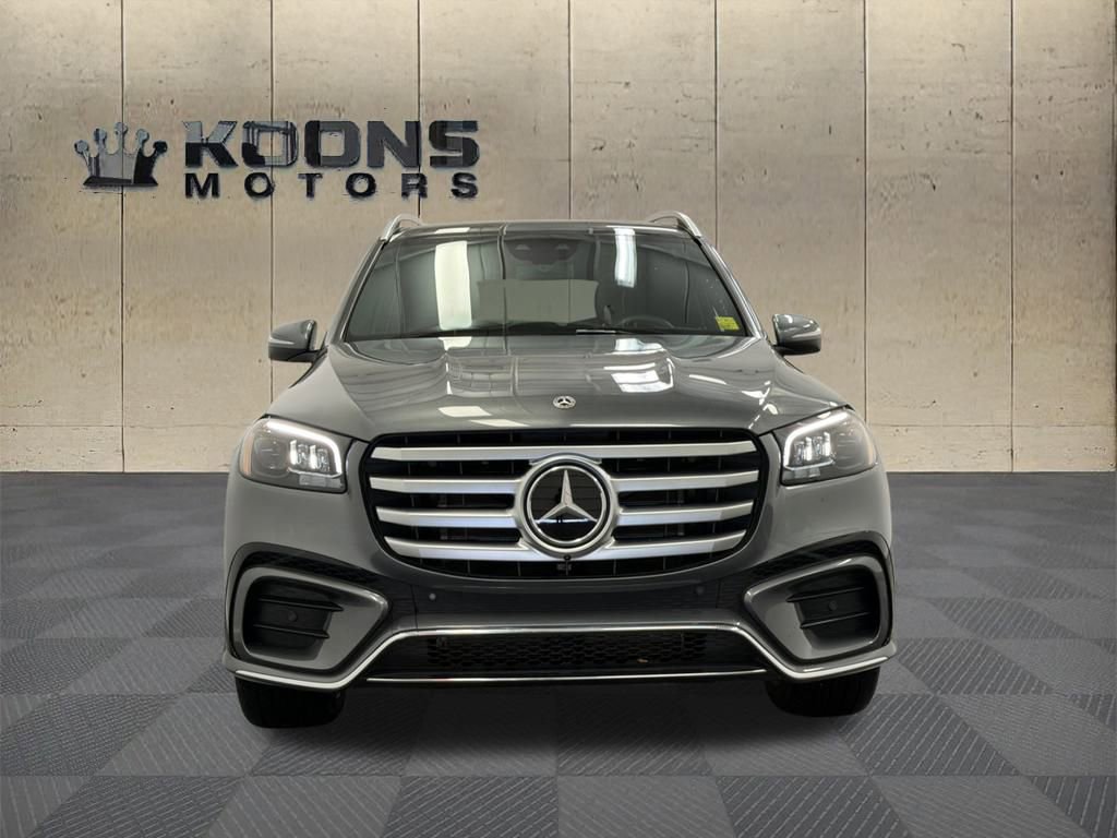 Used 2025 Mercedes-Benz GLS 450 4MATIC image 3