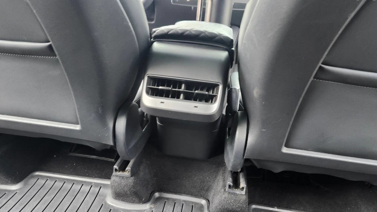 Used 2022 Tesla Model Y Long Range image 22
