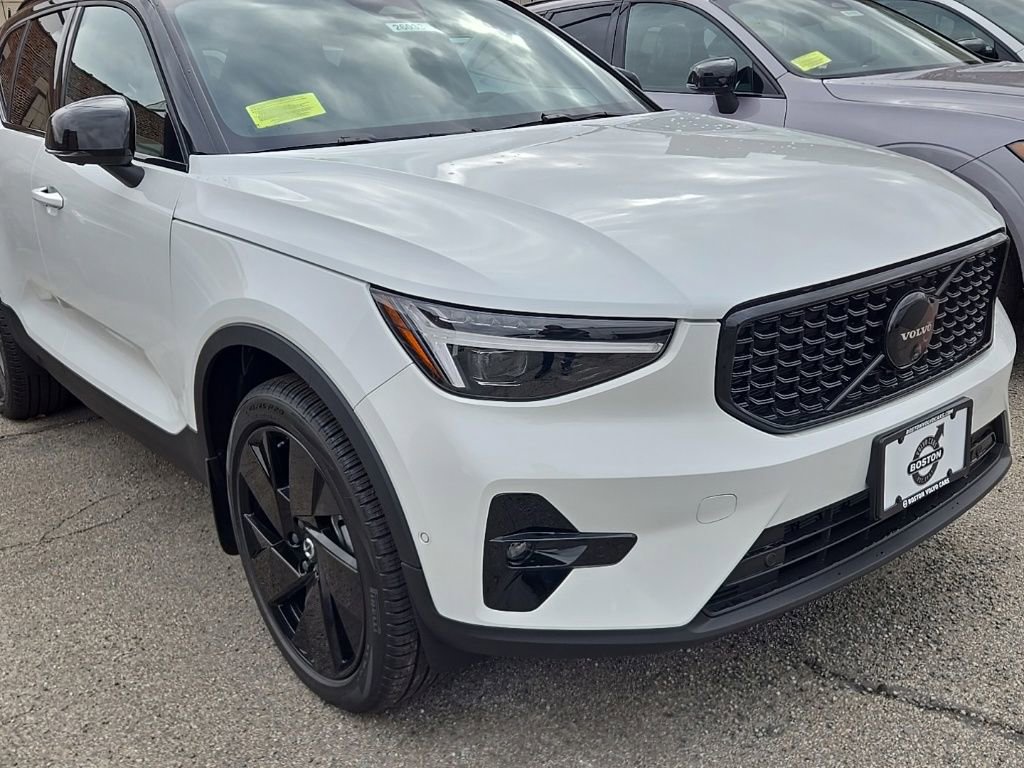 New 2026 Volvo XC40 B5 Ultra w/ Protection Package Premier image 2
