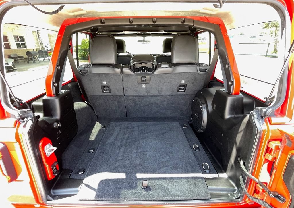 Used 2019 Jeep Wrangler Unlimited Sahara AWD/4WD image 11