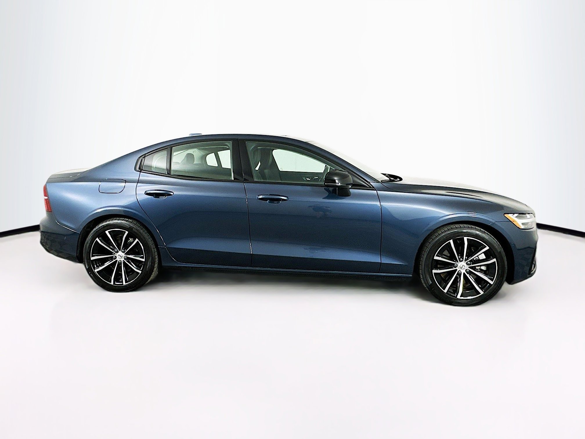 Used 2023 Volvo S60 T8 Plus image 10