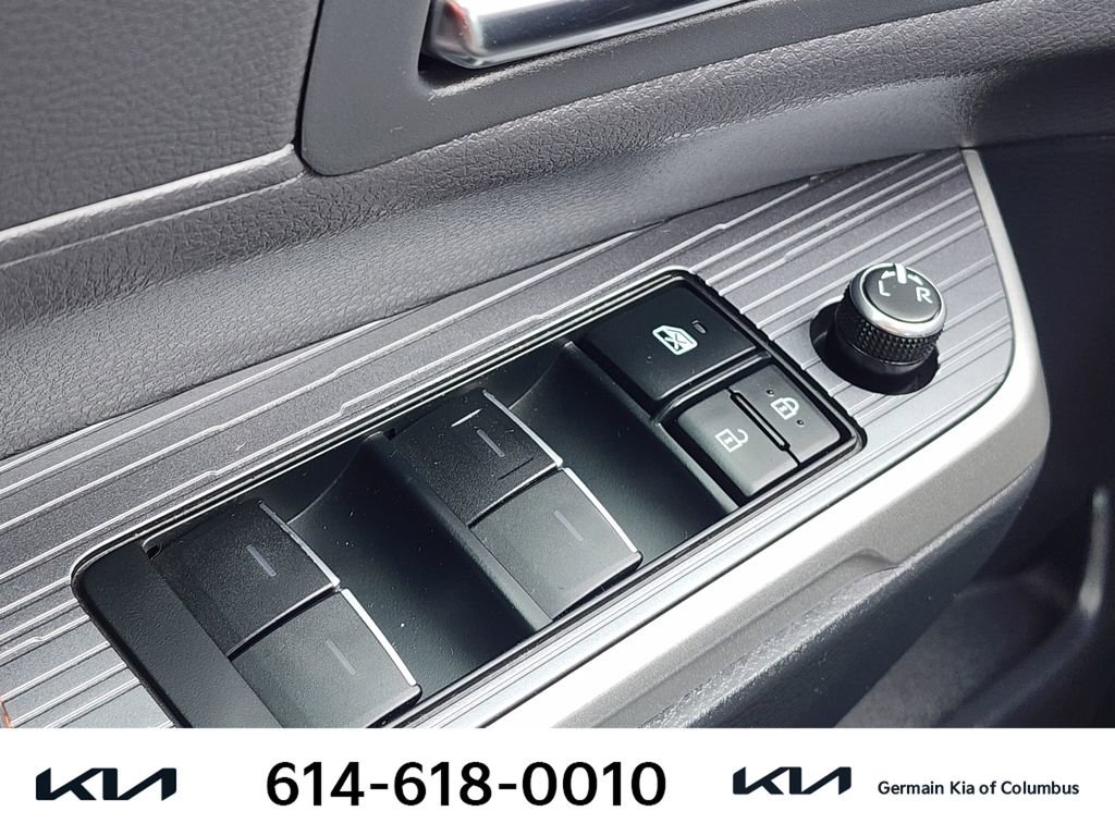 Used 2021 Toyota Sienna XSE image 25