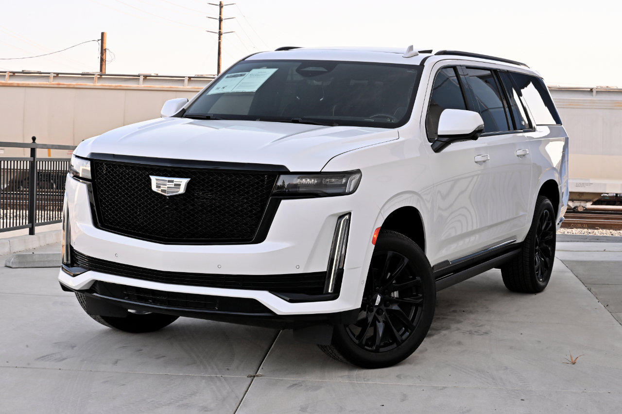 Used 2021 Cadillac Escalade ESV Sport w/ Driver Assist Tech Package RWD image 3