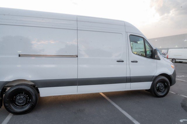 Used 2025 Mercedes-Benz Sprinter 2500 image 4