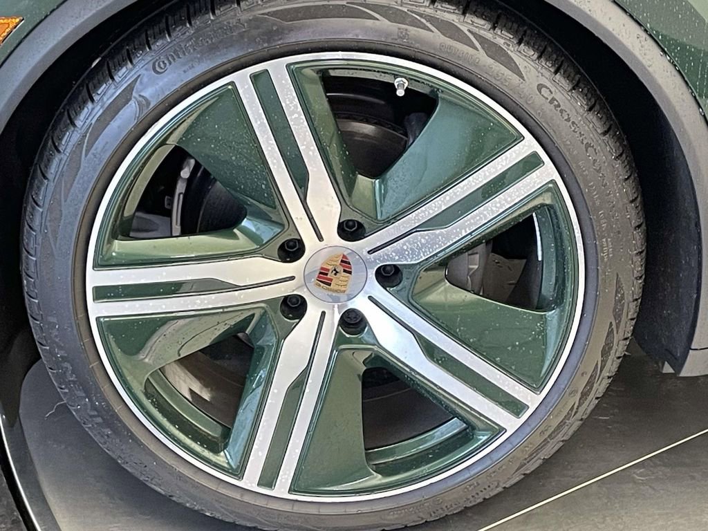 Certified 2025 Porsche Macan 4 Electric image 11