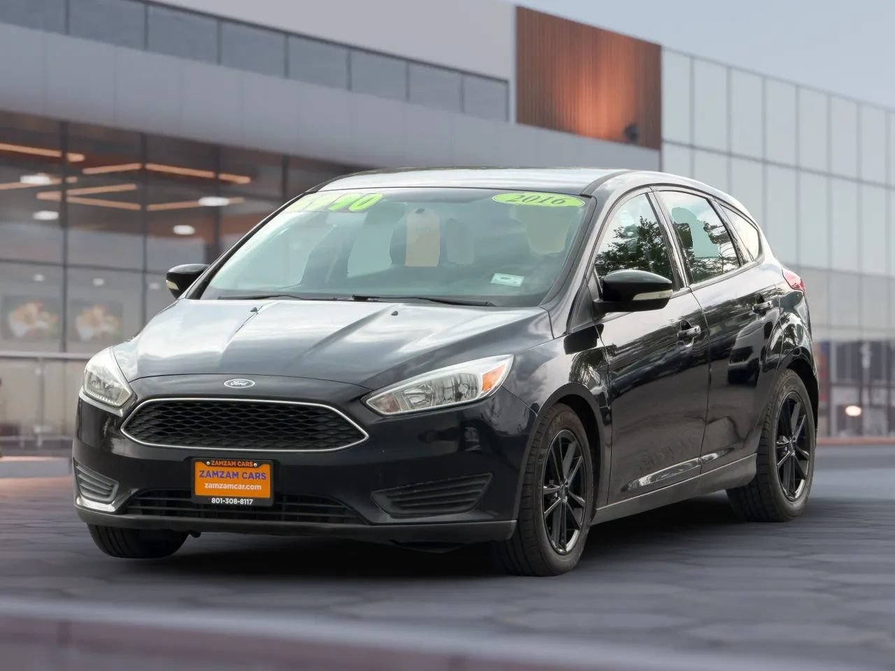Used 2016 Ford Focus SE w/ SE Cold Weather Package FWD image 4