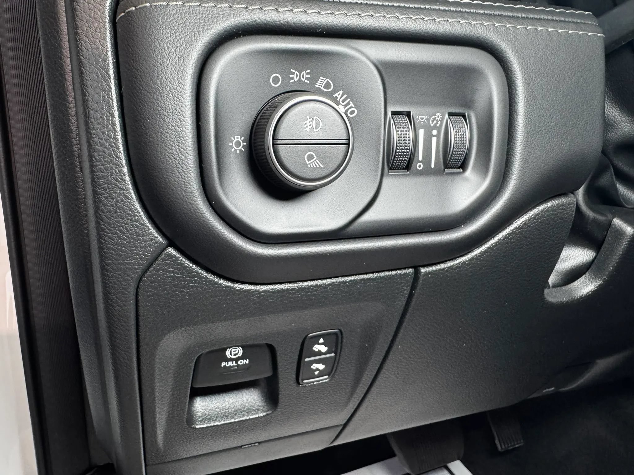 Used 2023 RAM 1500 Limited AWD/4WD image 26