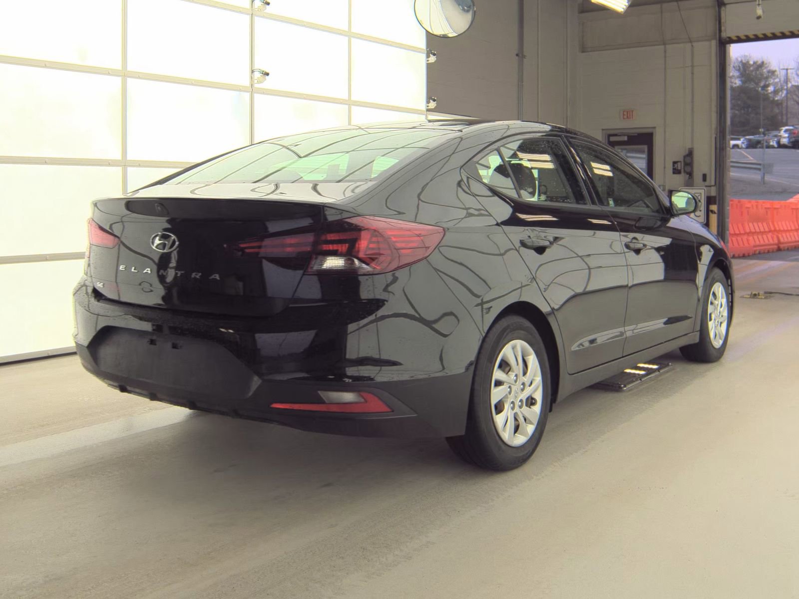 Used 2020 Hyundai Elantra SE image 6