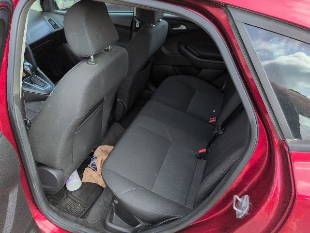 Used 2016 Ford Focus SE w/ SE Cold Weather Package FWD image 9