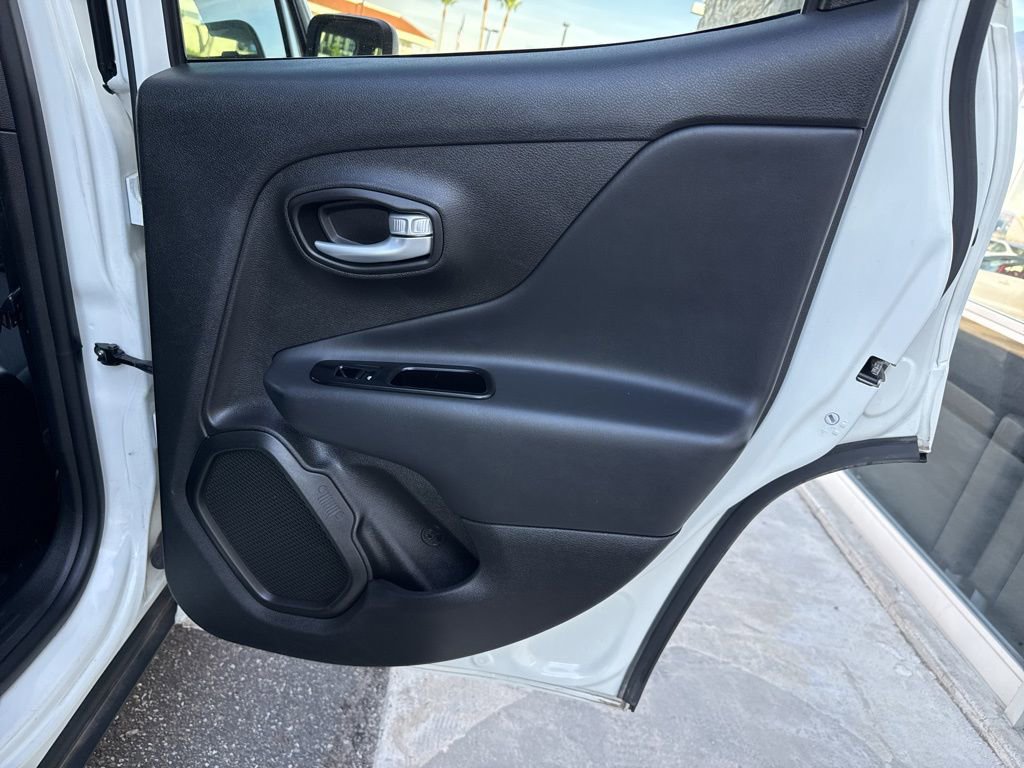 Used 2023 Jeep Renegade Latitude image 29