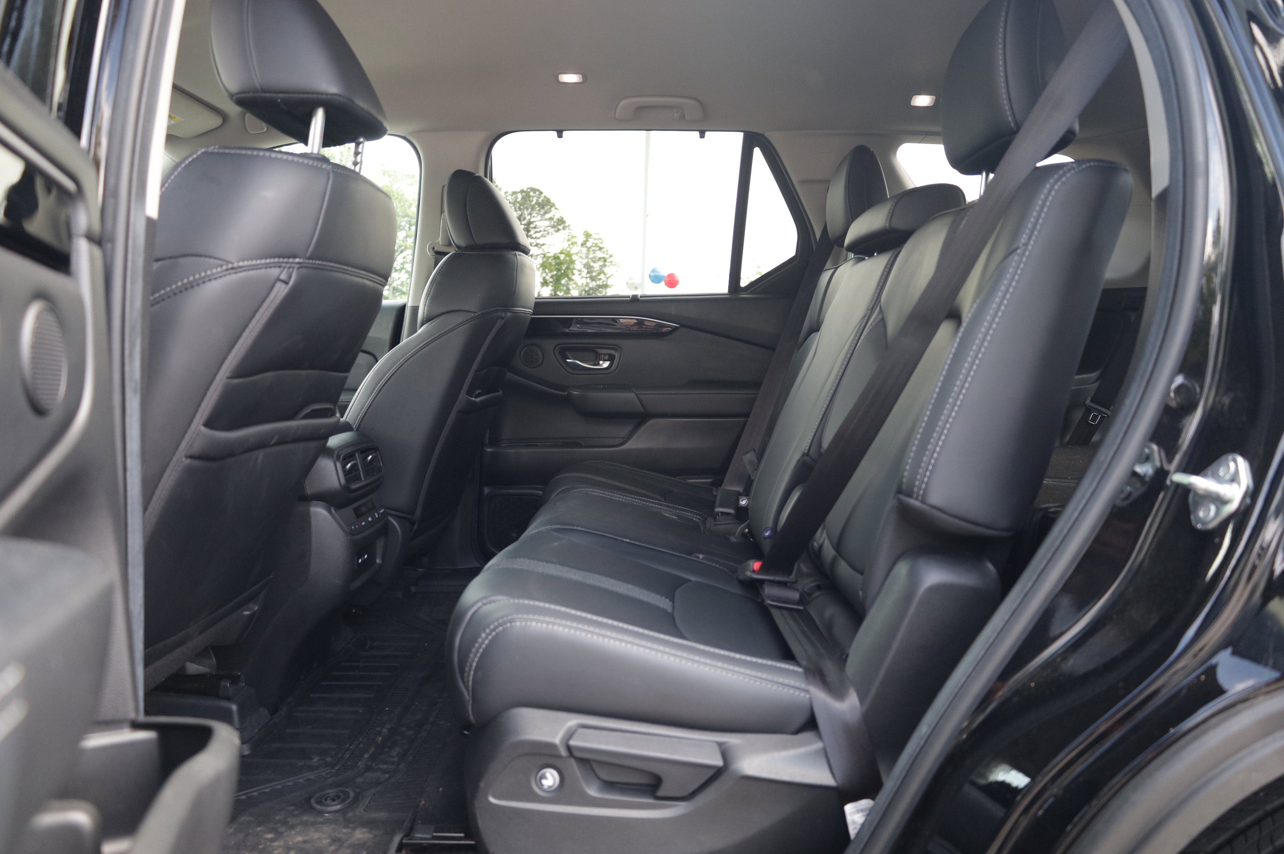Used 2025 Honda Pilot EX-L image 12