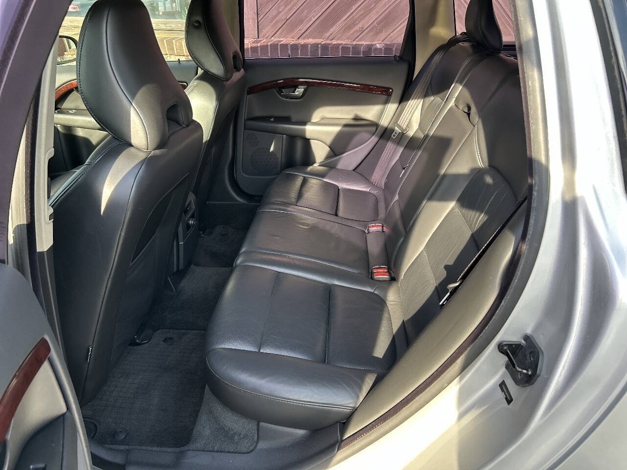 Used 2008 Volvo V70 FWD image 15