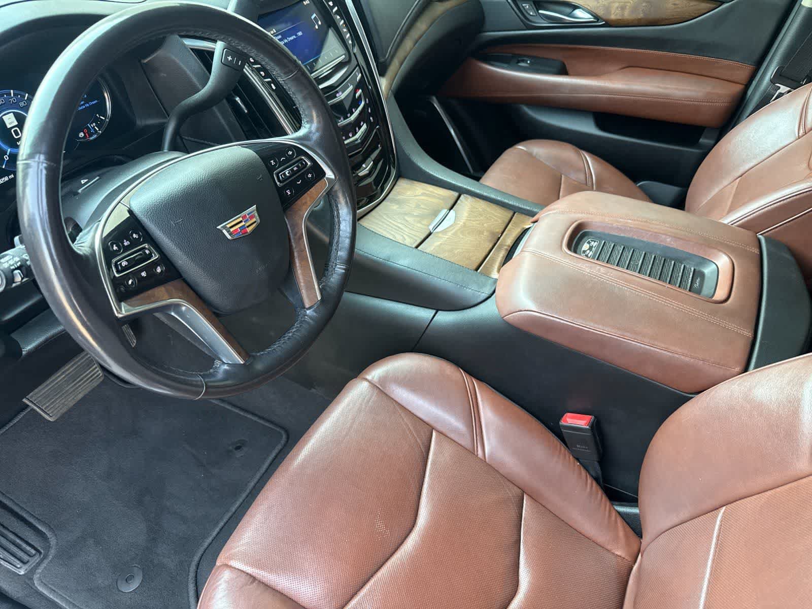 Used 2020 Cadillac Escalade Premium Luxury AWD/4WD image 11